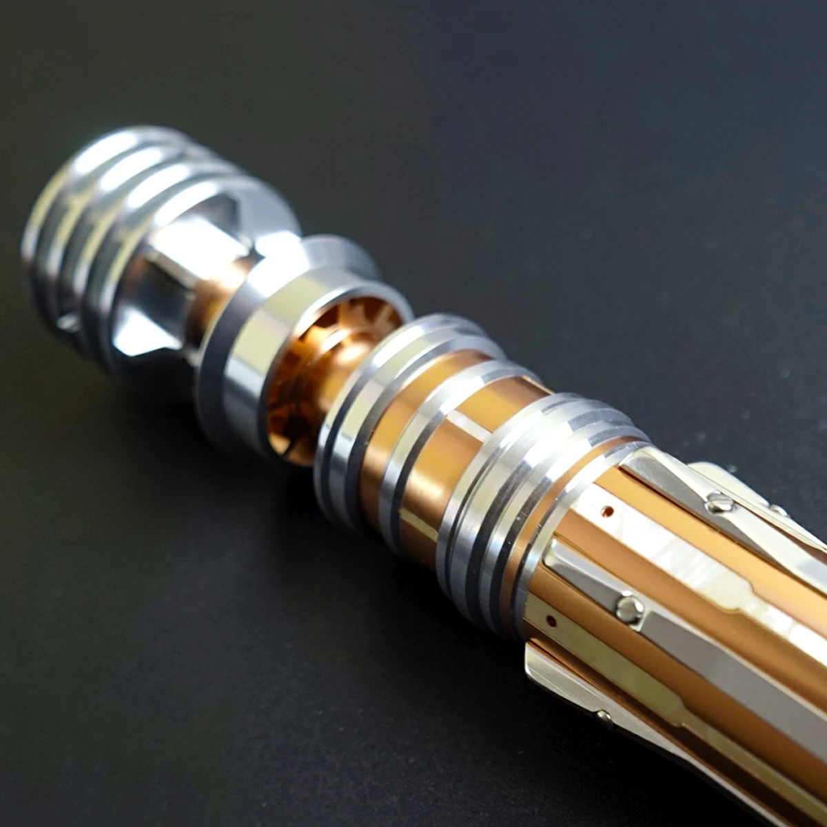 Leia Lightsaber all-metal imported Proffie2.2 chip More than 20 sound modes prop retelling proportion  ELF sabers