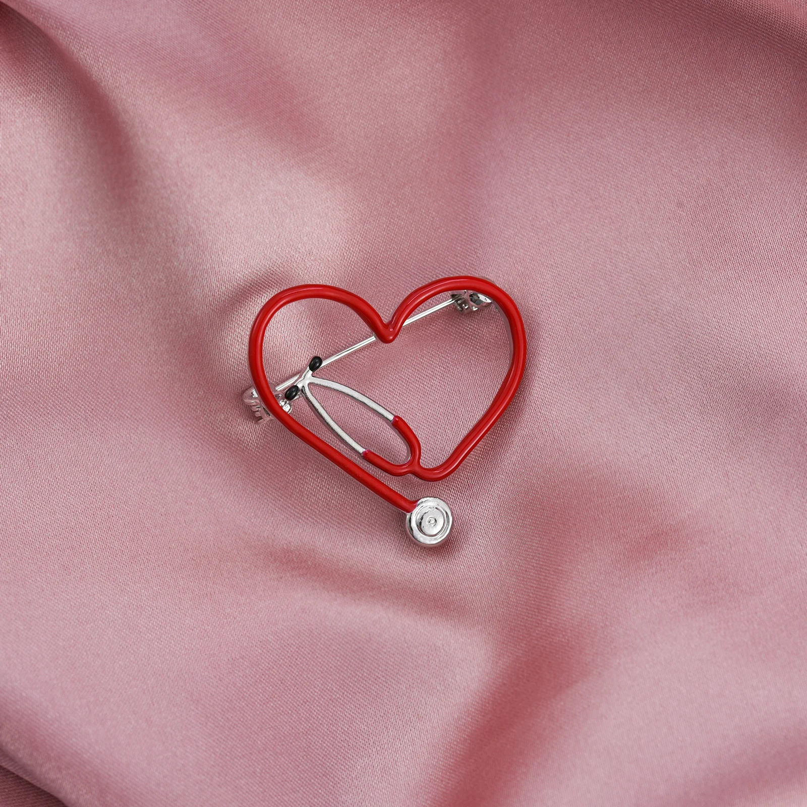 Harong Red Stethoscope Lapel Pins Brooch Doctor Medical Equipment Jewelry Heart Shaped Badge Internist Pins Student Accessories