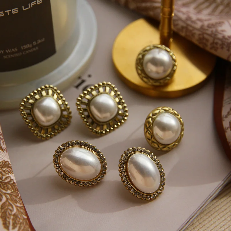 HUANZHI 2024 New Pearl Zircon Retro Elegant Irregular Oval Square Hollow Out Earrings for Women Party Autumn Winter Jewelry
