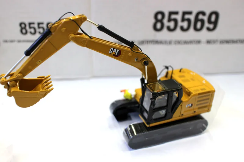 New DM 1/50 Scale CAT 320 Hydraulic Excavator High Line Series 85569 By Diecast Masters for collection