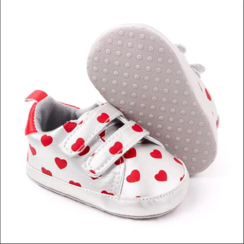 Zapatos de moda para bebés, zapatos informales suaves para primeros pasos, con corazón encantador