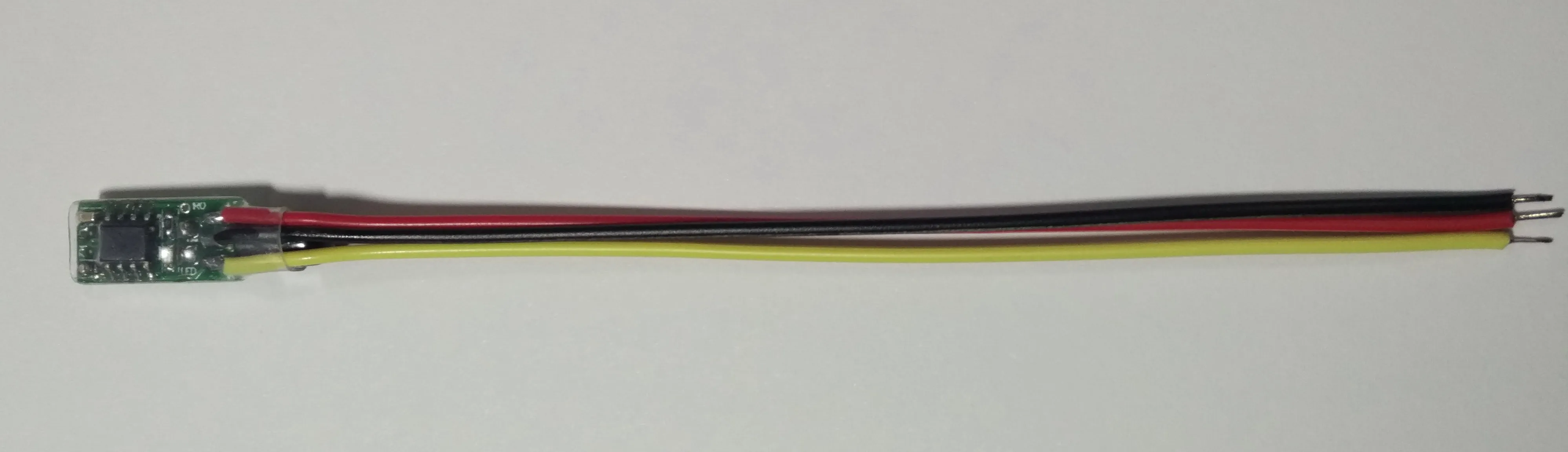 Built-in air conditioner incoming call self-starting module can learn any air conditioner remote control