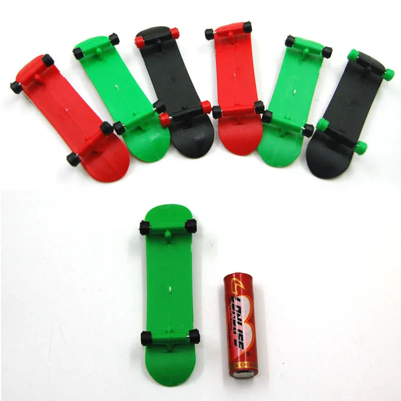 1 pz casuale Mini FSB Finger skateboard novità creativa bavaglio giocattoli cartone animato giocattolo classico per regalo per bambini