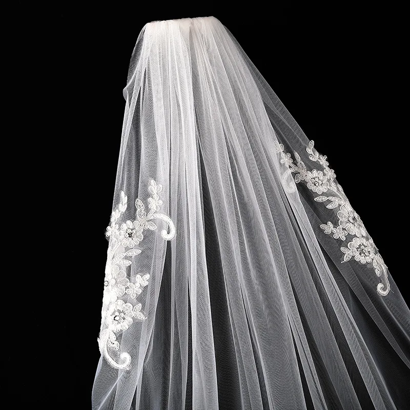 White Ivory Short One Layer Fingertip Length Rhinestone Appliqued Wedding Veil Bridal Veils With Comb