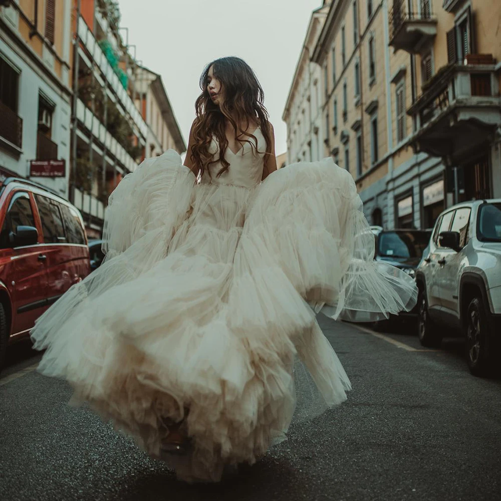 Vestido de boda de tul escalonado con escote en V, volantes rizados, espalda abierta, botones de cremallera, traje nupcial de playa, personalizado, de talla grande, 2021