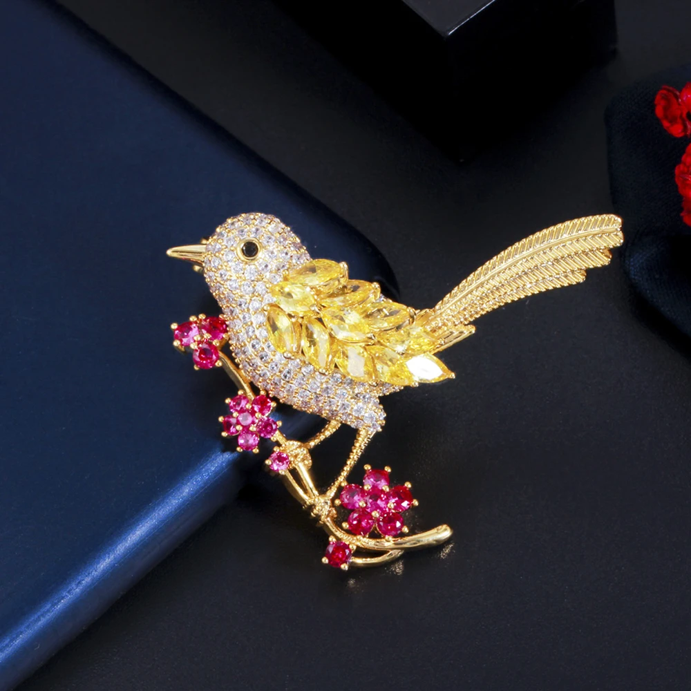 ThreeGraces Exquisite Animal Bird Brooch Pin for Women Micro Pave Cubic Zirconia Wedding Party Dress Jewelry Accessories XZ023