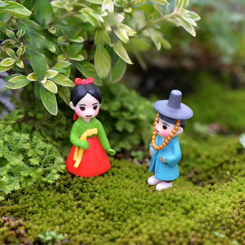 4 pcs set Moss Micro-landscape Ornaments  Couples DIY Assembly Small Ornaments Horticultural Decorative Plant