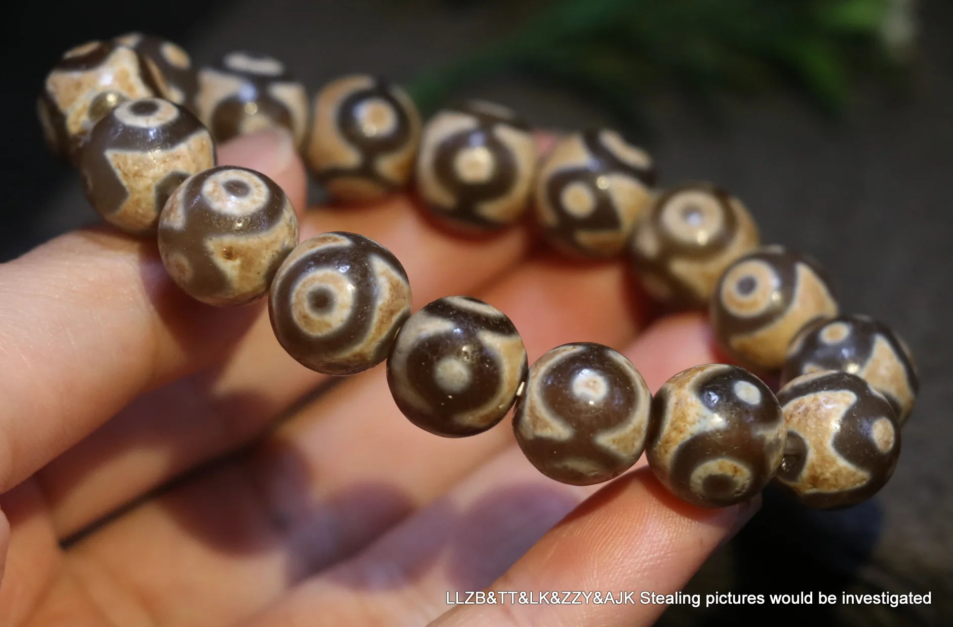 

Magic Tibetan Old Agate Tiger Tooth 2 Eye 2 Star Round dZi Bead BRACELET 14MMs LKbrother UPS1216Qs