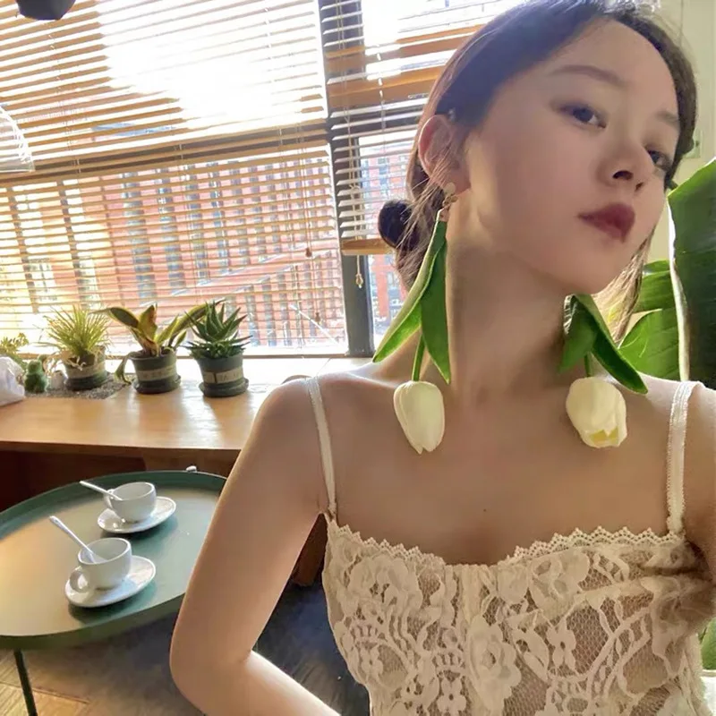 European And American New Tulip Long Earrings Exaggerated Design Sense Fashion Niche Design Sense Of High Light Drop Earrings