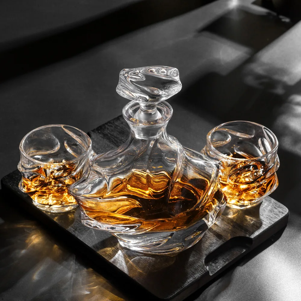 KANARS Whiskey Decanter Set with 4 Bourbon Glasses Large Liquor Vodka Bottle Carafe Gift for Men Birthday Housewarming