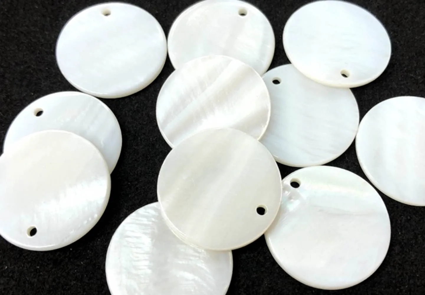 lot  50 PCS 20mm Round Flat Coin Shell Pure White Mother of Pearl Loose Beads Pendant Chams High Quality