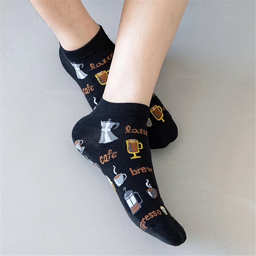 Men`s and women`s fashion socks in Europe and the United States wind hosiery breathable sweat sports socks ZQ124