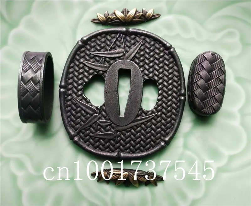 

Черный железный бамбуковый Tsuba и fuchi menuki шаблон для японского самурайского меча Катаны