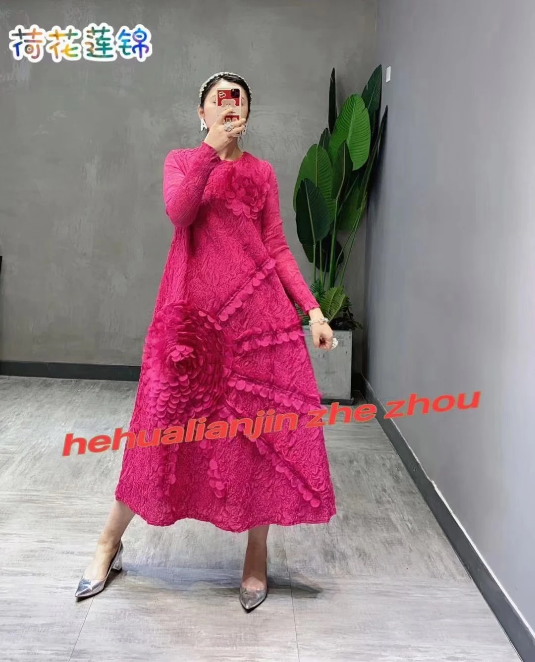 

HOT SELLING Miyake fashion fold long pure color dress o-neck long sleeves applique dress IN STOCK