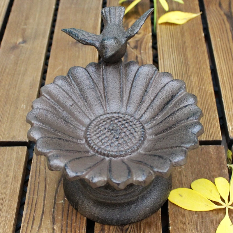 Rustic Bird Sunflower Tabletop Cast Iron Bird Feeder With Round Base European Home Garden Decor Heavy Metal Storage Bowl Plate