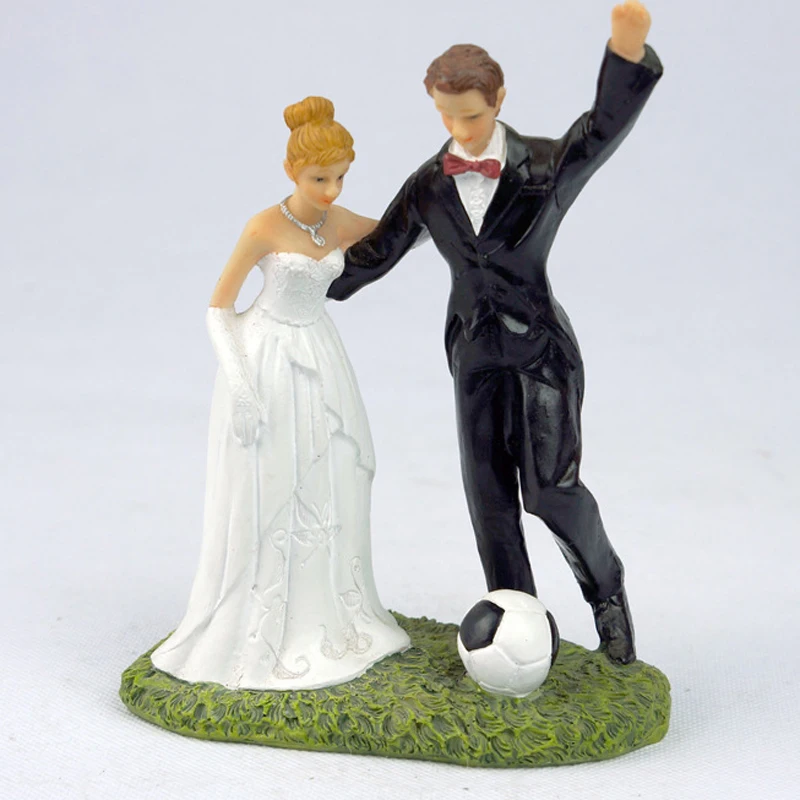 

Newly married football Cake Doll Resin Decoration Valentine's Day Gift Cake Top Decoration wedding gift toy Groom