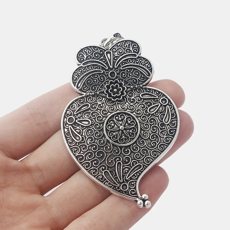 2pcs Alloy Antique Large Hollow Lily Flower Heart Butterfly Filigree Charms Pendants For DIY Jewelry Necklace Findings Making