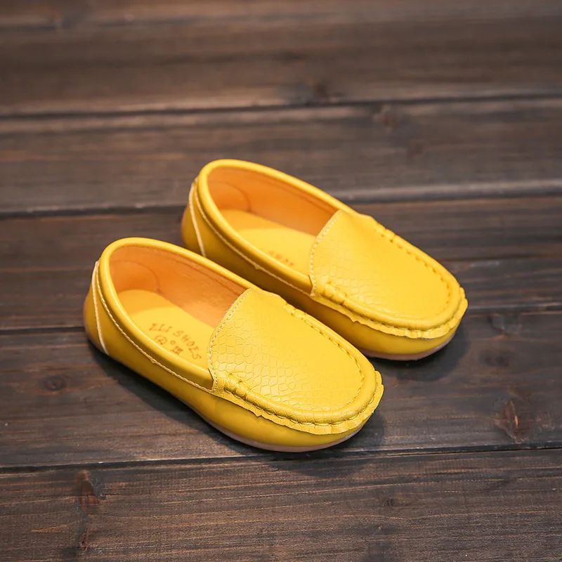 Dziecięce buty cukierkowe kolory Unisex chłopcy dziewczęta miękkie mokasyny Slip-on PU skórzane buty na rozmiar dziecięcy 21-38 mokasyny Hot