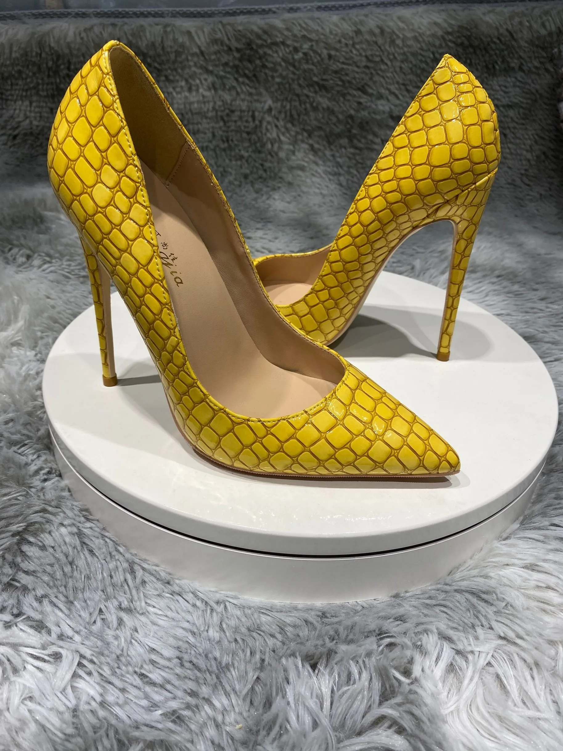 Women's high heels, 10-12cm high heels, neon yellow needle, sexy, party, large 10, 11 and 12Women's pointed high heels, elegant
