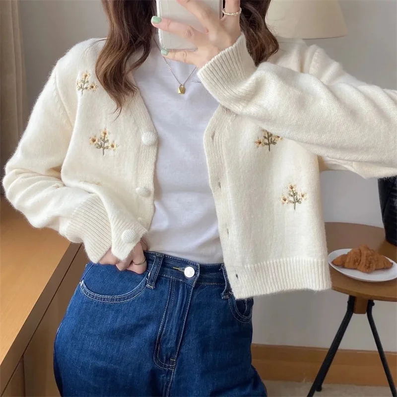 Embroidery Cardigan V-neck Short Sweater Simple Sweet College Preppy Style Spring Jackets Cardigan Women Summer Designer Sweater