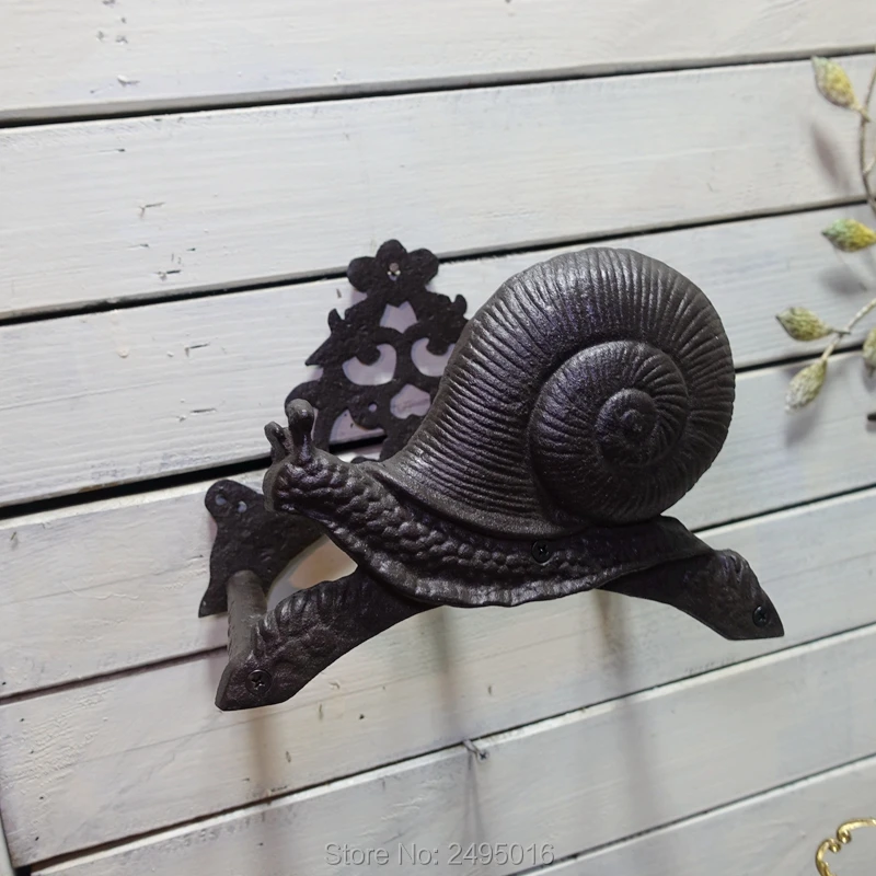 Decorative Cast Iron Hose Holder - Stylish Wall-Mounted Garden Hose Organizer in Snail Design