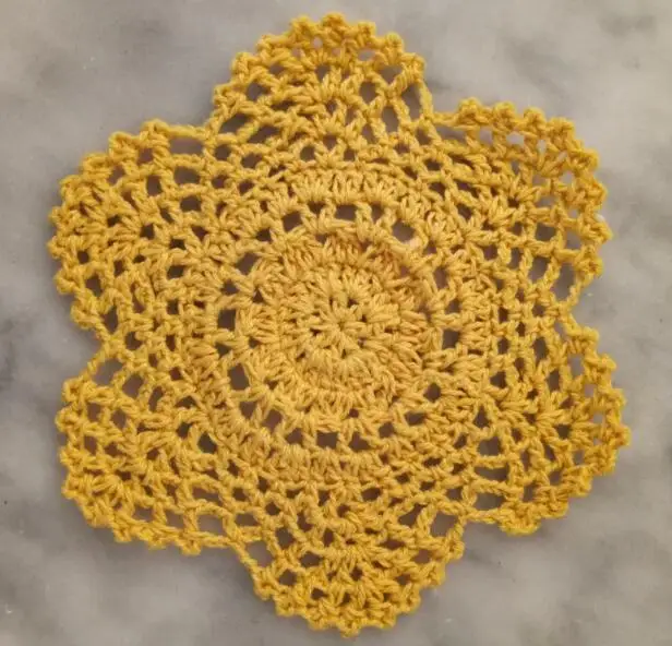 15CM Round Vintage Crochet Flowers Dining Doilies Cotton Table Coaster Wedding Napkins Christmas Placemats Mantel Individual Pad