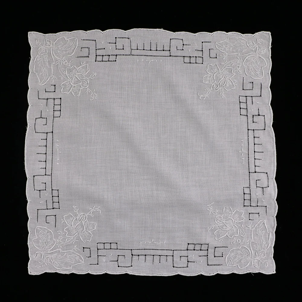 S007 :  1 piece Hand-made hand embroidery rose handkie Swatow Drawnwork White Cotton SWATOW handkerchief