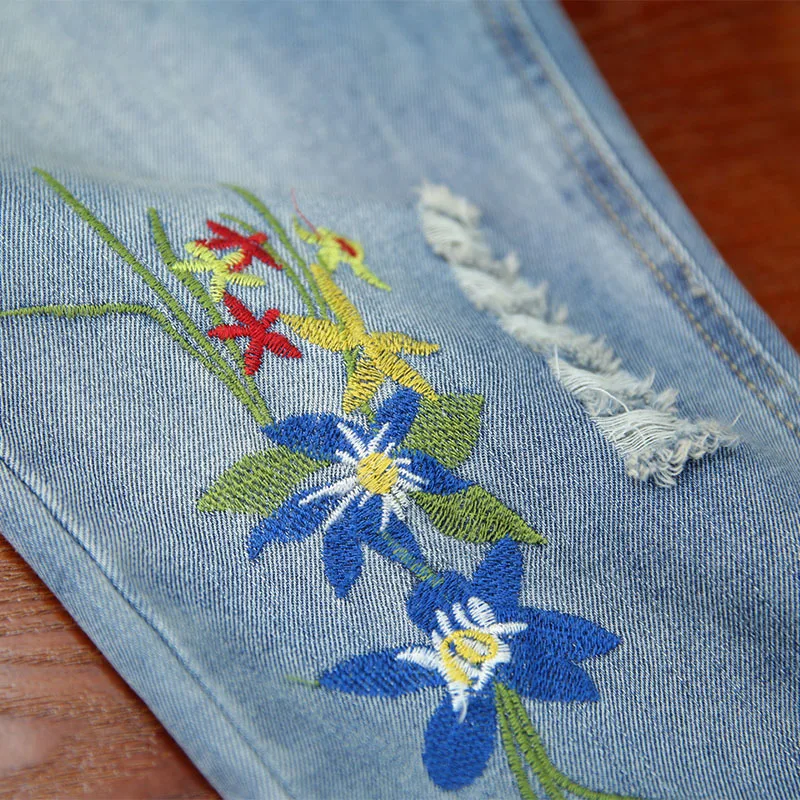 Vintage Floral Embroidery Jeans Female Casual Harem Denim Pants Jeans Women Fashion Pocket Blue High Waist Trousers