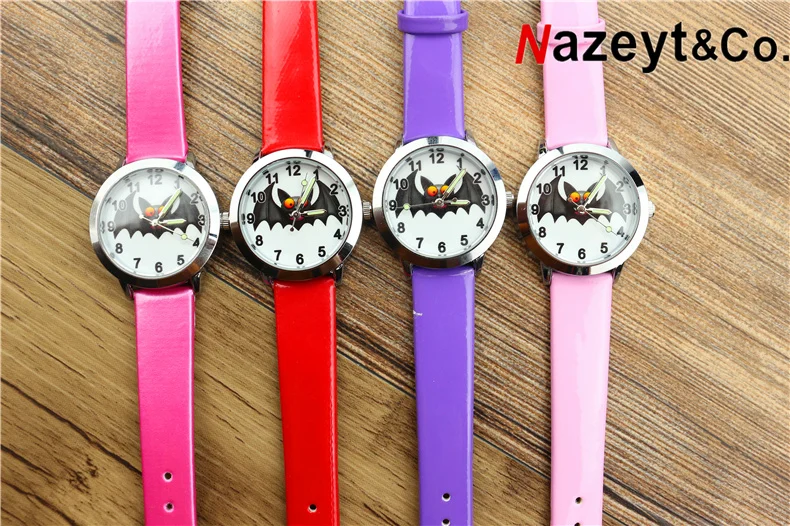 Nazeyt Nieuwe Halloween Vampier Dial Kinderen Quartz Horloge Kleine Jongens En Meisjes Bloedzuigende Vleermuis Lichtgevende Hand Lederen Gift Klok