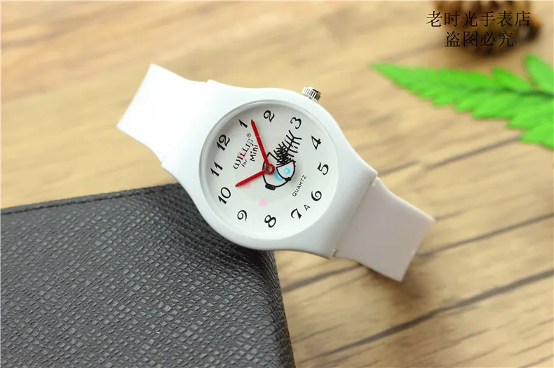 NAZEYT Hot selling women man promotion gift wristwatches children waterproof cartoon fish quartz watches all white simple watch