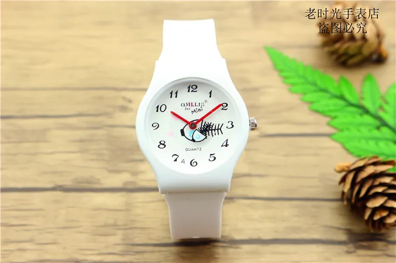 NAZEYT Hot selling women man promotion gift wristwatches children waterproof cartoon fish quartz watches all white simple watch