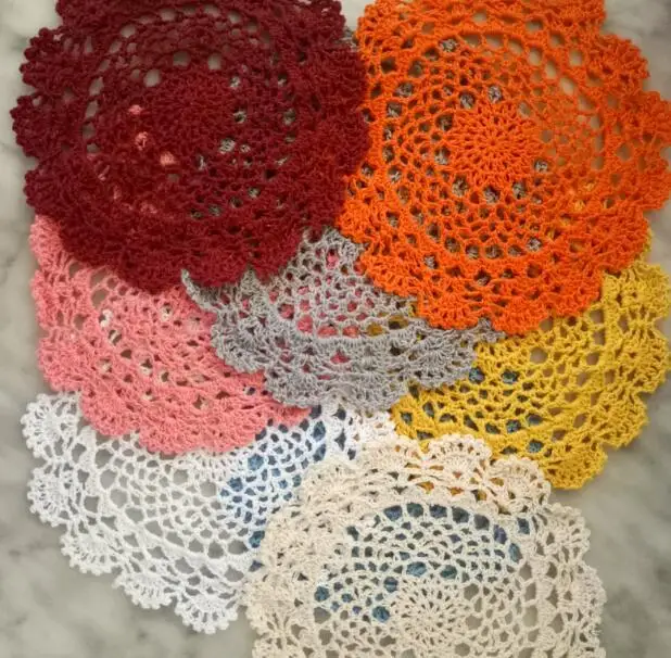 20CM Round Original Design Home Kitchen Table Mat Pad Cotton Crochet Flowers Mantel Individual Mat Christmas Placemat Coaster