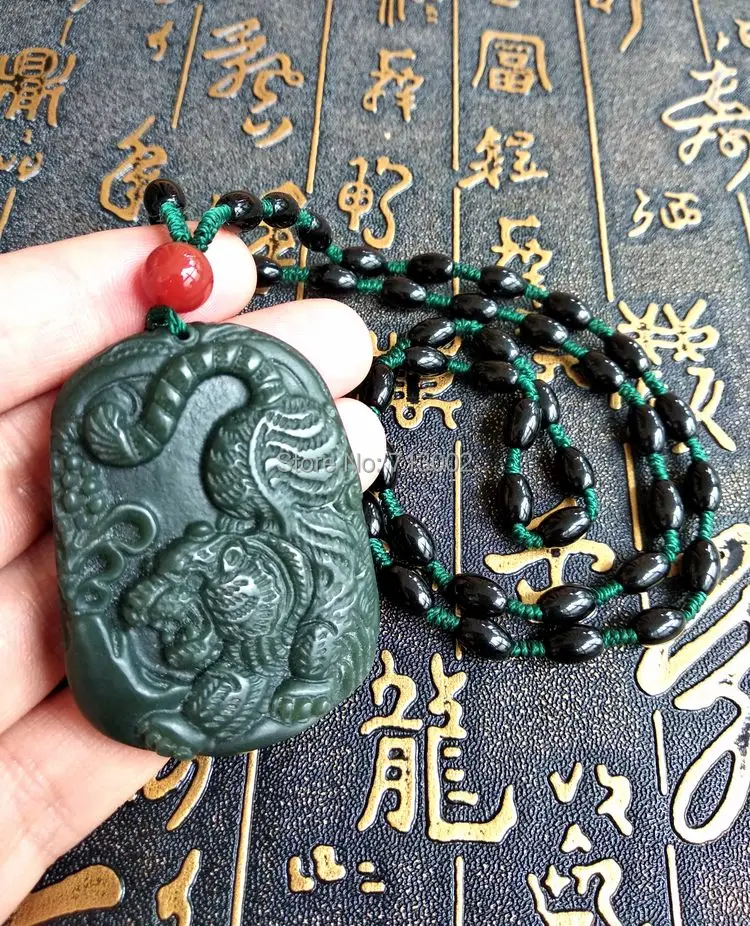 Admirable go downhill Tiger Amulet Pendant beastie king Talisman Hanging Necklace bottle green Jade