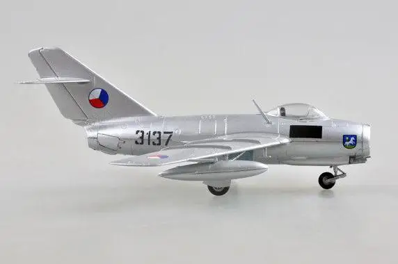 Trumpeter 37132 Easy Model 1/72 MiG-15 Plastic Finished Aircraft Model New Stock