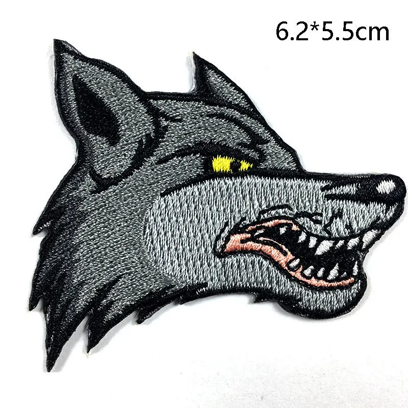 Fine Black Wolf Embroidered Animal Appliques Iron On Kings Poker Lucky Clover Patches for Clothes Bags Shoes Coats Badges Decor