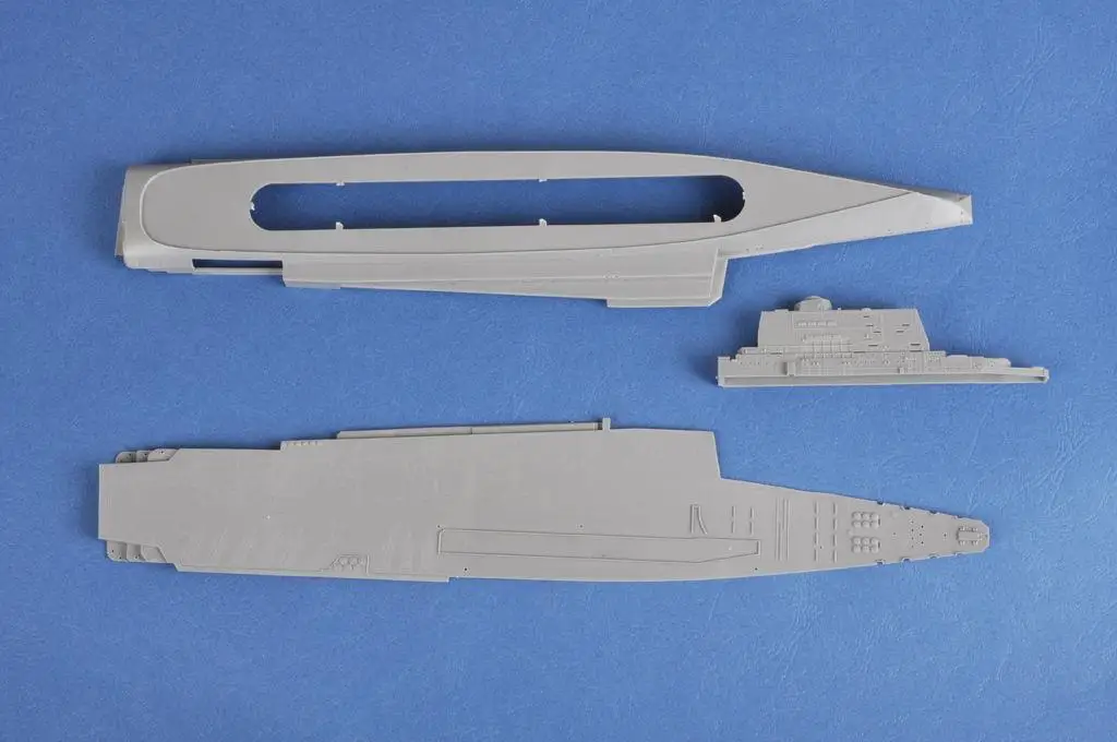 Hobbyboss 1/700 83416 Soviet Aircraft Carrier Baku Model Kit