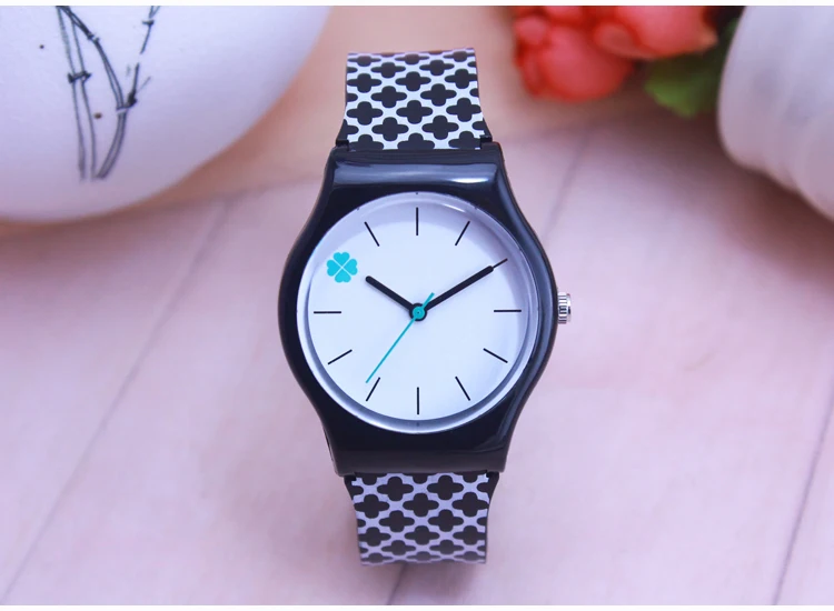 Reloj femenino de cuarzo resistente al agua, pulsera de silicona con esfera de trébol de cuatro hojas para niños y mujeres