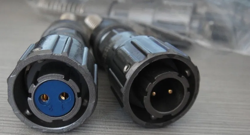 FQ14-2TJ YR Socket отправляет только новое и оригинальное отверстие