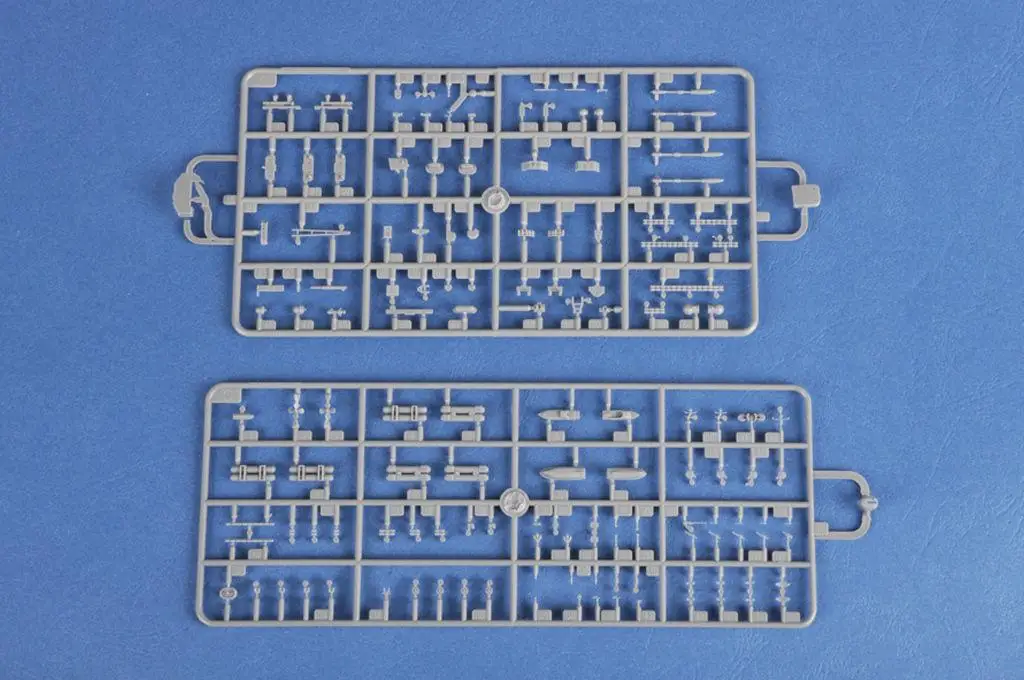 Hobbyboss 1/700 83416 Soviet Aircraft Carrier Baku Model Kit