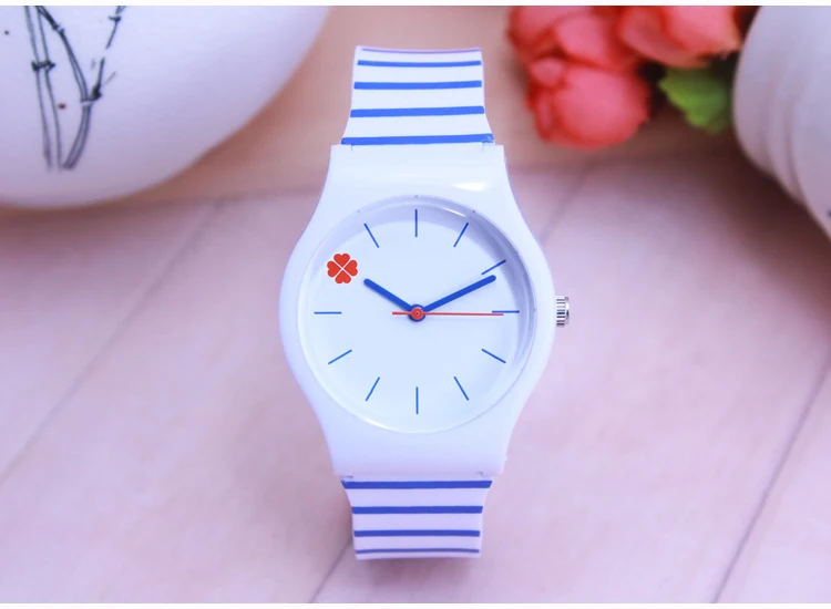 Reloj femenino de cuarzo resistente al agua, pulsera de silicona con esfera de trébol de cuatro hojas para niños y mujeres