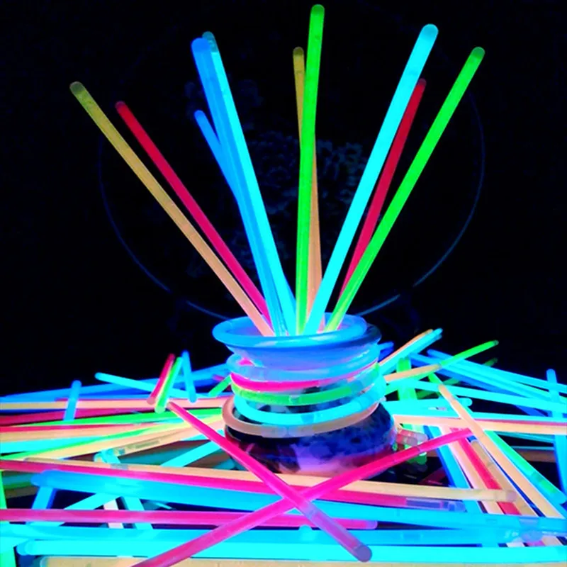 Weihnachts feier Neon Leucht stab Licht 100 Stück buntes lustiges Spiel im Dunkeln leuchten fluor zierende Armband Spielzeug für Kinder