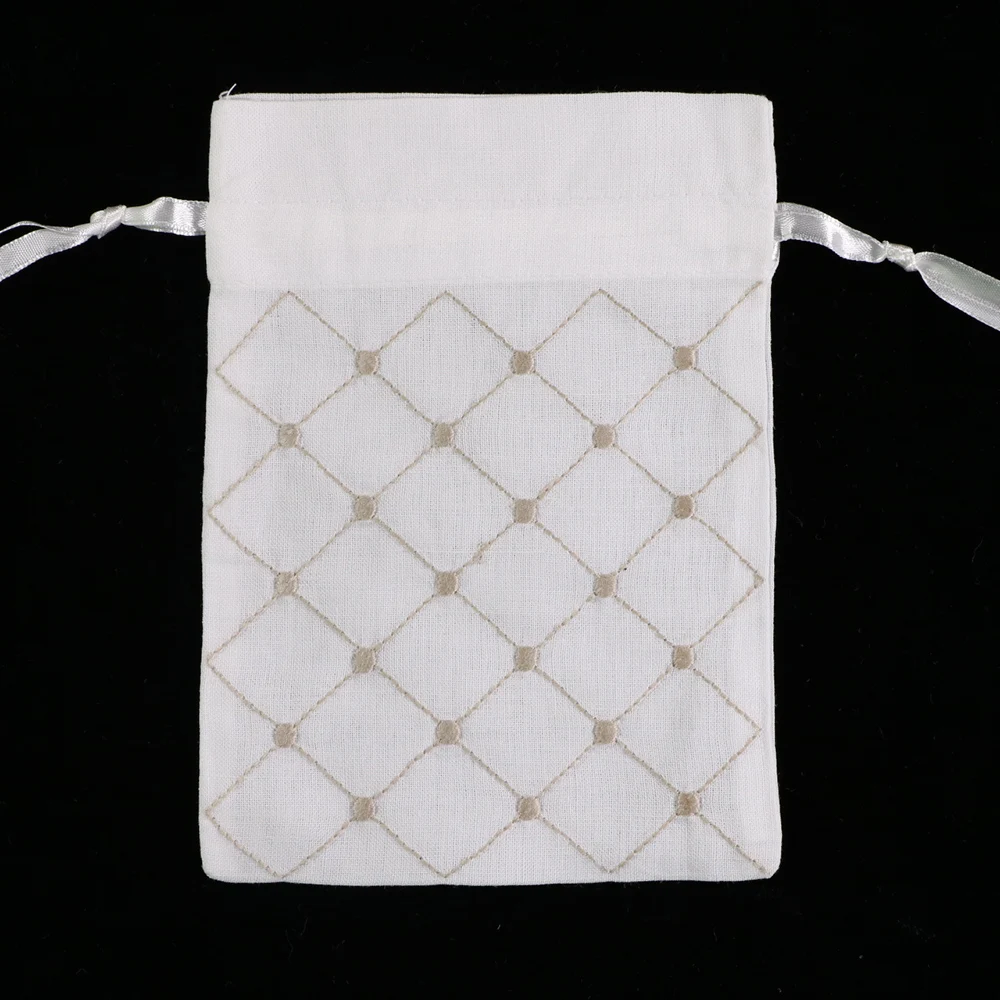 B014: أكياس برباط للهدايا مطرزة باللون الأبيض من رامي/قطن مكونة من 200 قطعة، وحقائب كيس مقاس 5 × 7 بوصات، وحقيبة سفر، وحقيبة كتان