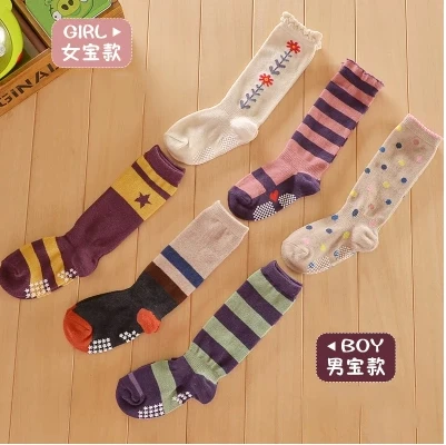 3 paare/los Jungen Jungen Mädchen 1-5 Jahre Knies trümpfe Abcd Serie Socken Anti-Rutsch eine Blume und Streifen muster Baumwolle Home Socken