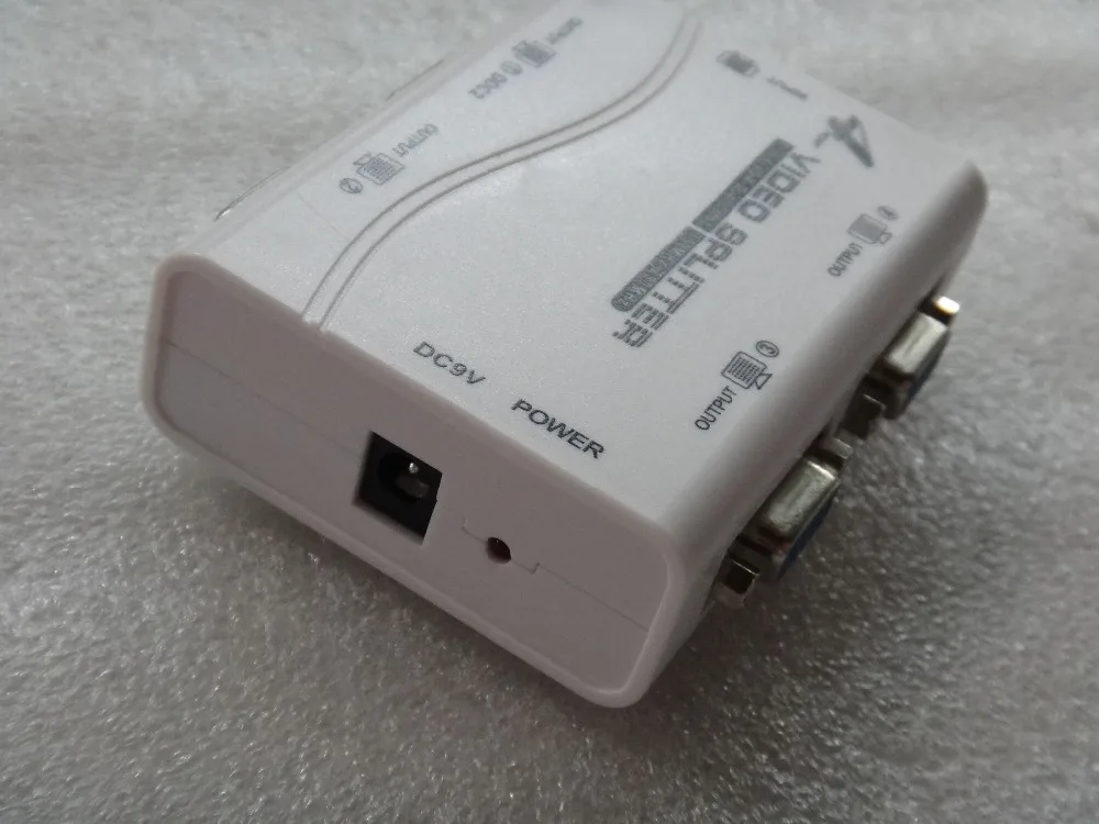 2020 Tahun Baru Putih 1 untuk 4 Port Video Splitter Vga 1-In-4-250MHz perangkat 1920*1440 4 Port Monitor VGA Splitter Adaptor 1x4