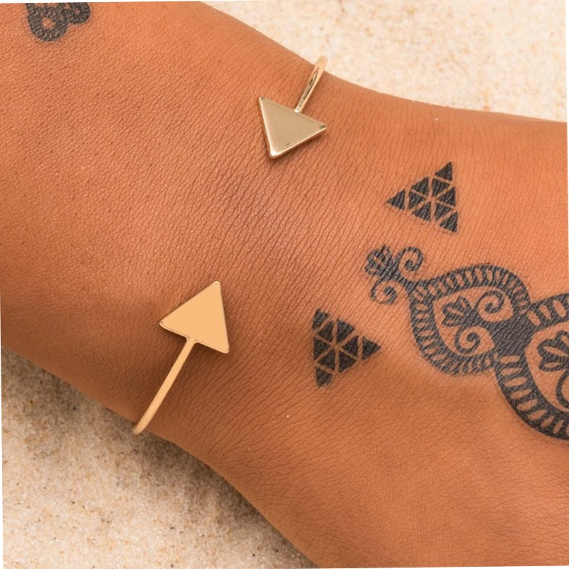 Classic Leaf  Arrow Open Bracelets Black Triangle Geometric Bangle Bracelets for Women Simple Metal Charms Fashion Jewelry