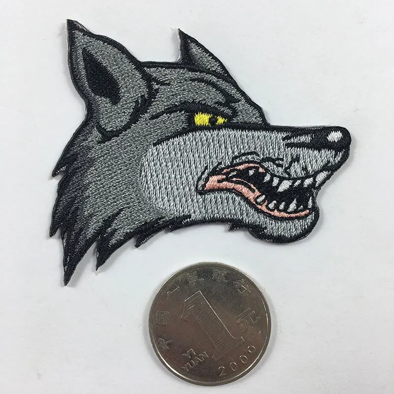 Fine Black Wolf Embroidered Animal Appliques Iron On Kings Poker Lucky Clover Patches for Clothes Bags Shoes Coats Badges Decor