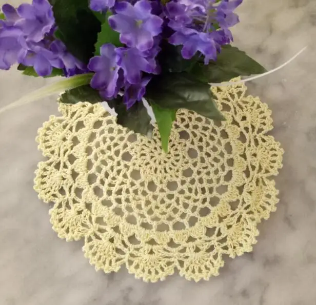 20CM Round Vintage Dining Doily Handmade Crochet Table Placemats Mantel Individual Mat Home Kitchen Food Insulation Pads Decor