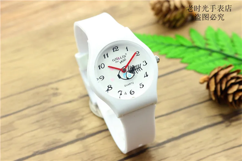 NAZEYT Hot selling women man promotion gift wristwatches children waterproof cartoon fish quartz watches all white simple watch