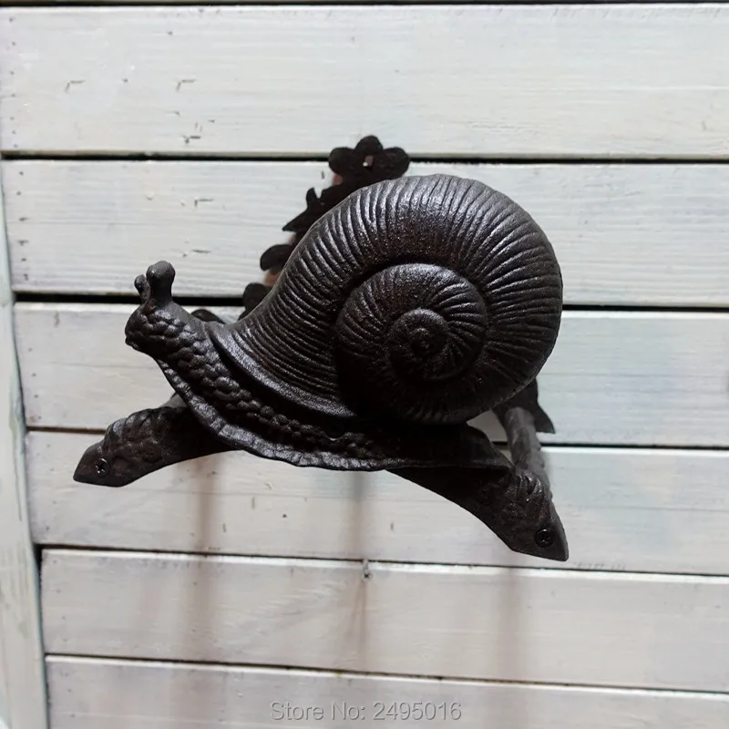 Decorative Cast Iron Hose Holder - Stylish Wall-Mounted Garden Hose Organizer in Snail Design