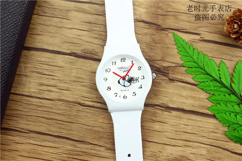 NAZEYT Hot selling women man promotion gift wristwatches children waterproof cartoon fish quartz watches all white simple watch